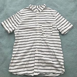 Men’s striped short sleeve shirt
